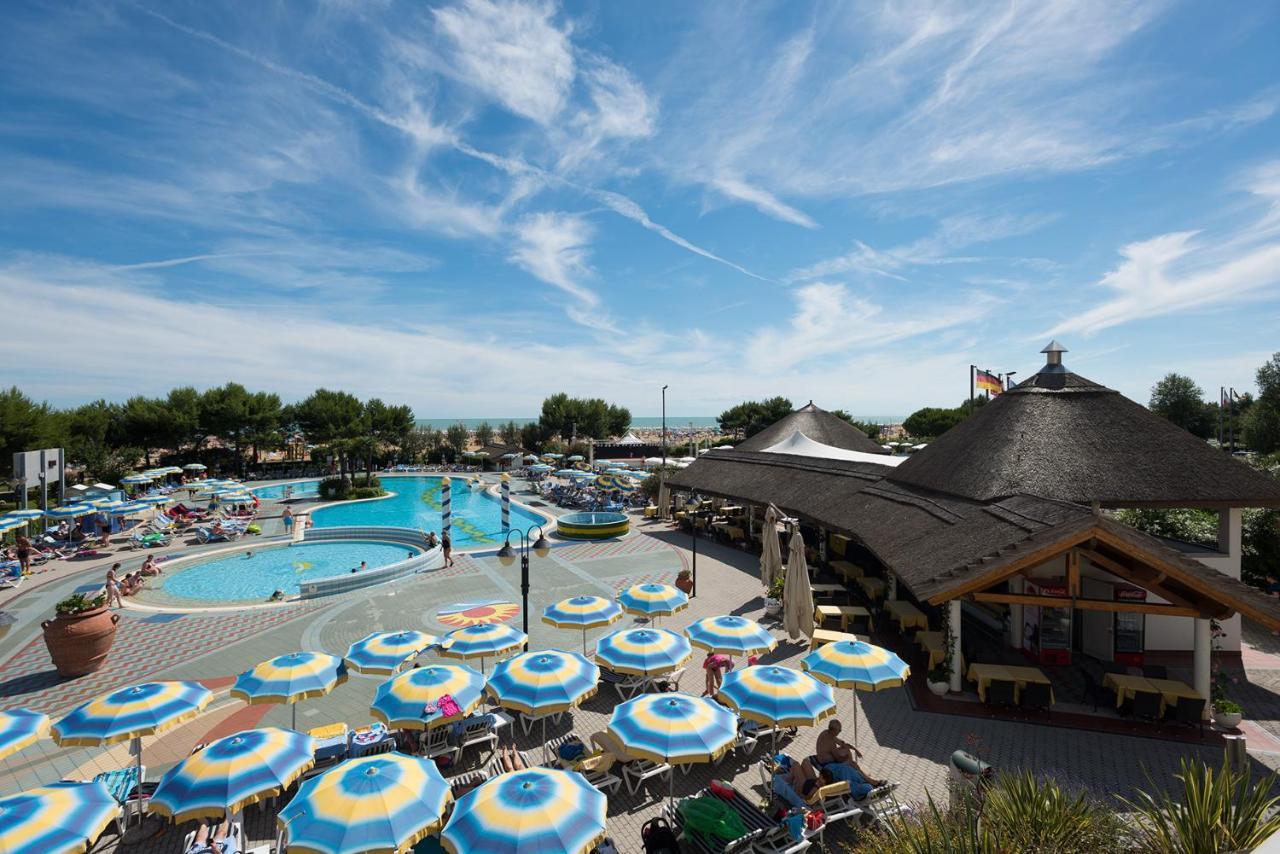 Aparthotel Holiday Bibione Exterior photo